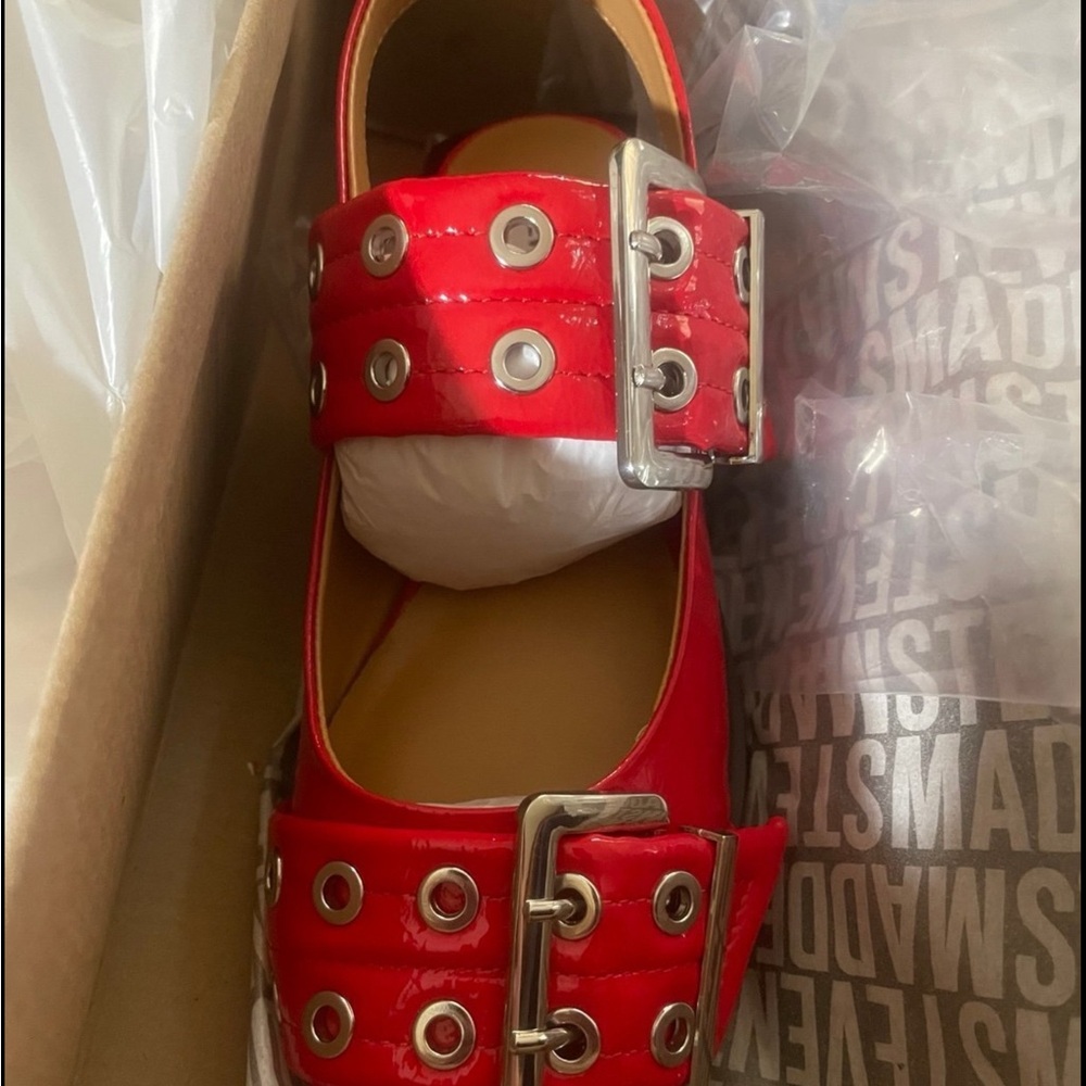 Steve Madden Tan Box